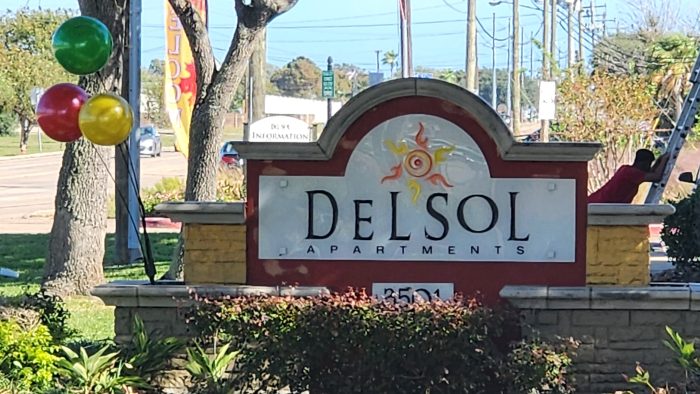 Del Sol</br> Apartments